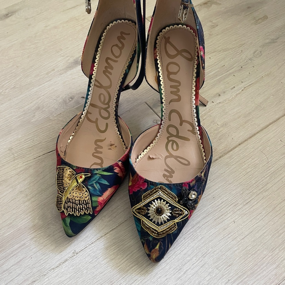 Sam Edelman size 8 Navy Floral and embellished heels.